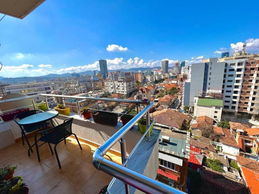 Central Tirana Flat Near Bazaar מראה חיצוני תמונה