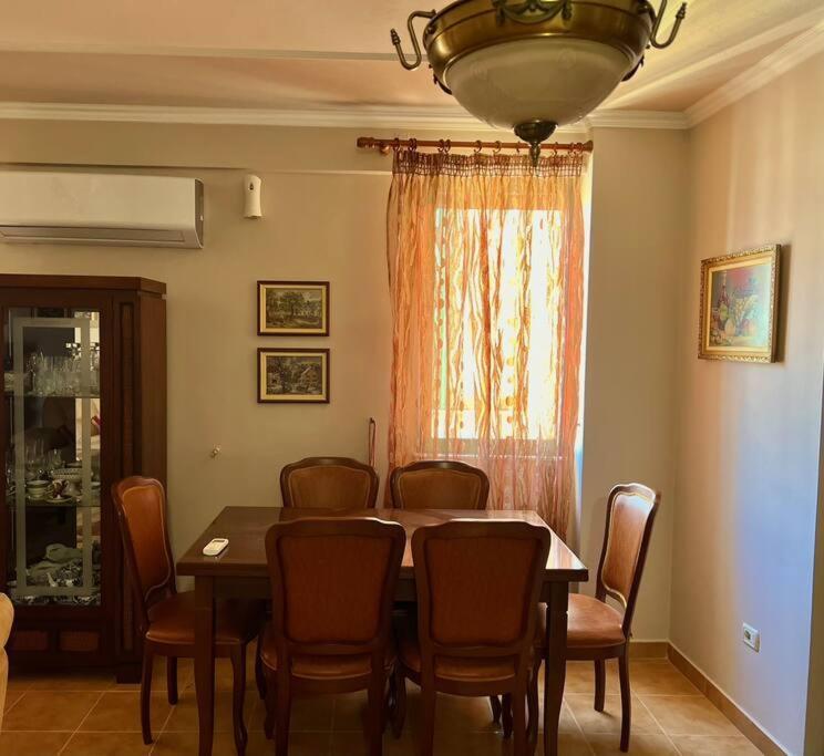 Central Tirana Flat Near Bazaar מראה חיצוני תמונה