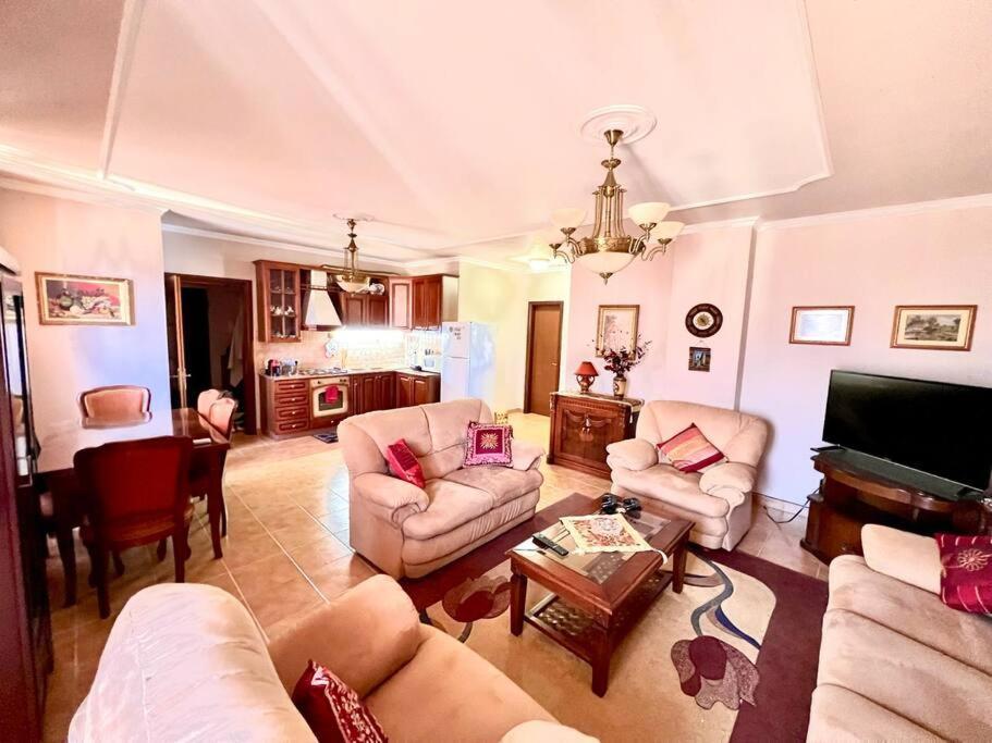 Central Tirana Flat Near Bazaar מראה חיצוני תמונה