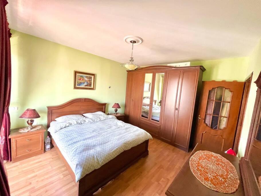 Central Tirana Flat Near Bazaar מראה חיצוני תמונה