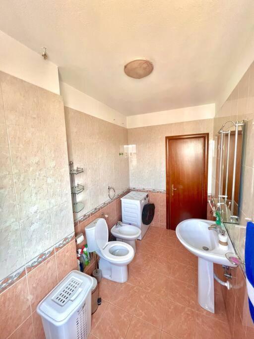 Central Tirana Flat Near Bazaar מראה חיצוני תמונה