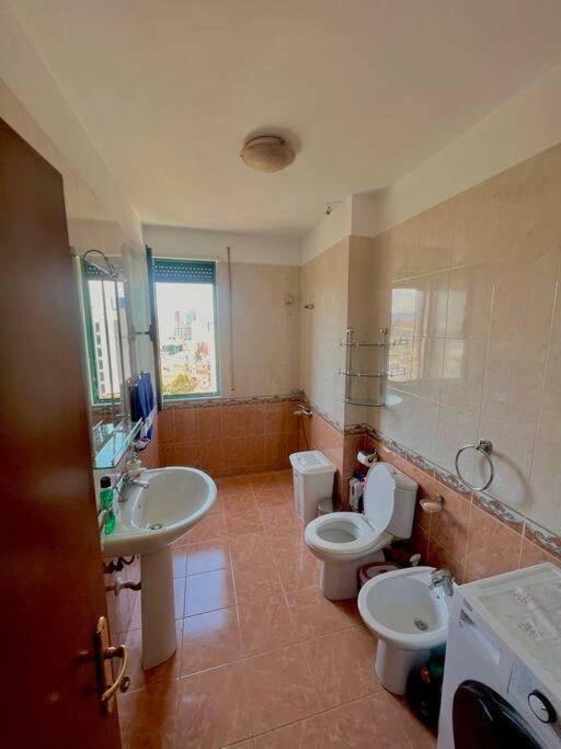 Central Tirana Flat Near Bazaar מראה חיצוני תמונה